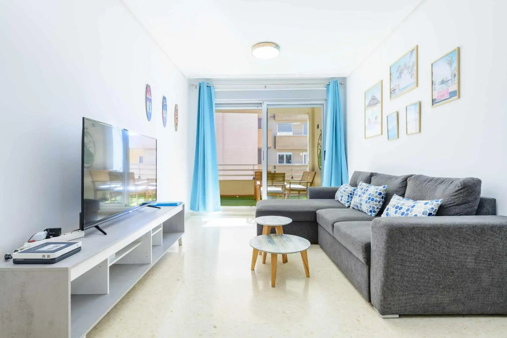 Apart Port Arenal con terraza y piscina