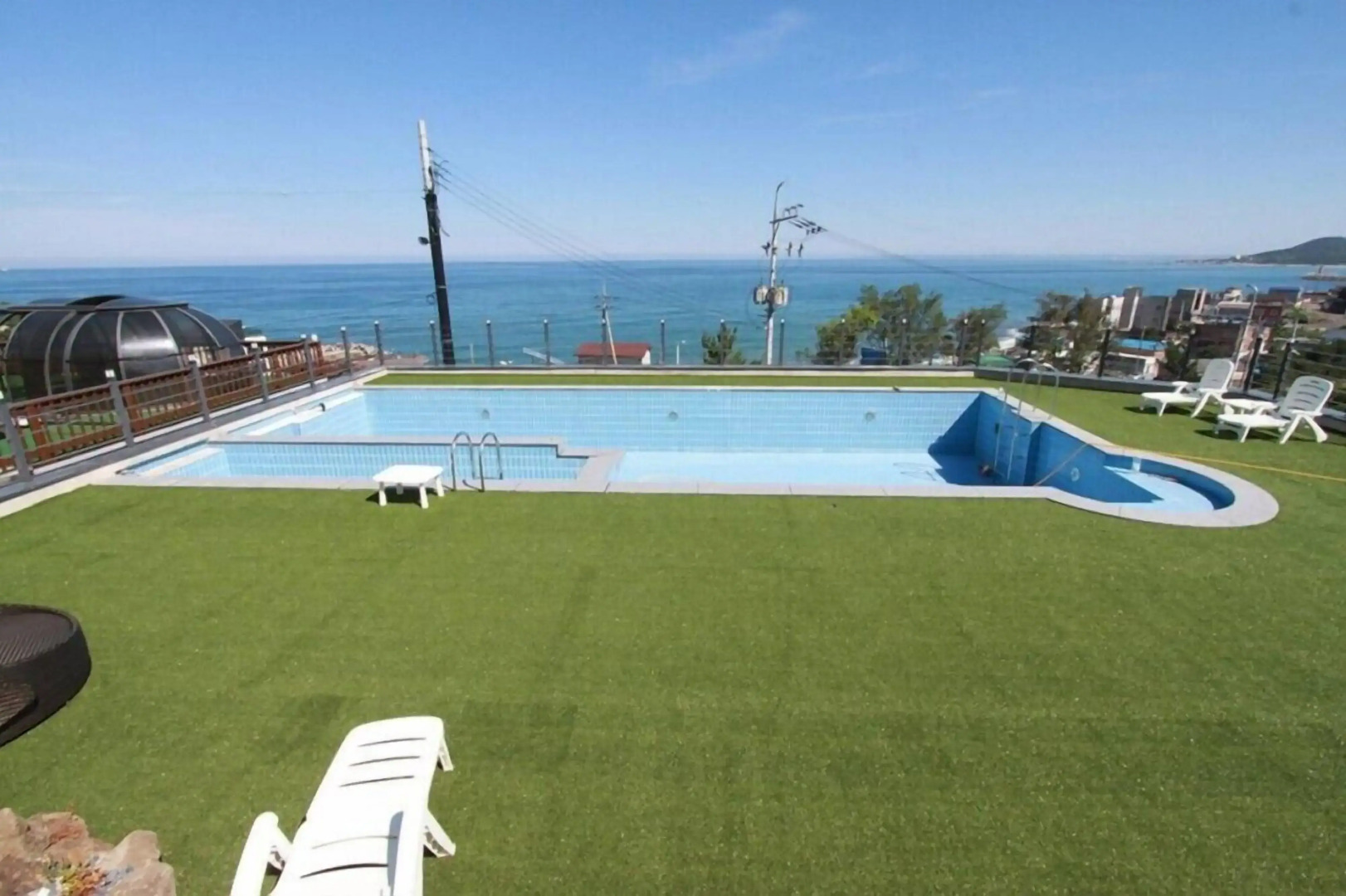 Blue Road Town Pension (Bada-dong)