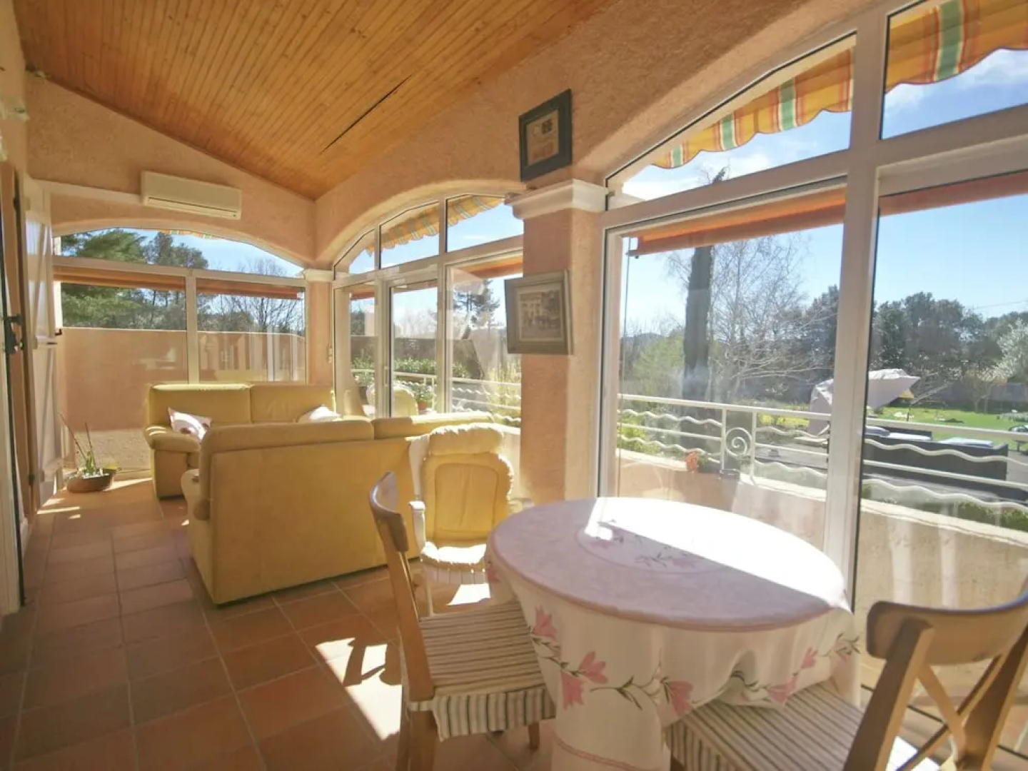 Airconditioned, Spacious Villa in Garéoult With a Private Pool