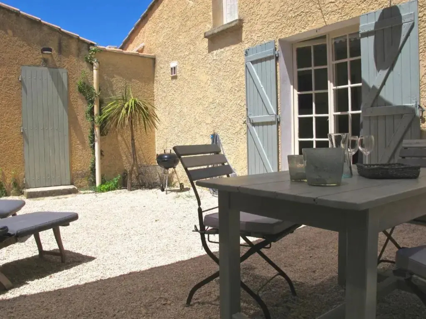 Studio avec patio et jacuzzi privatifs