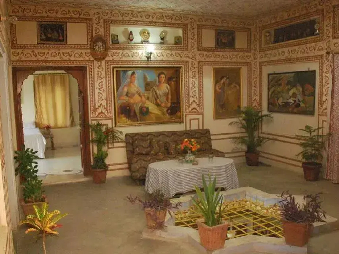 Aapno Heritage Hotel