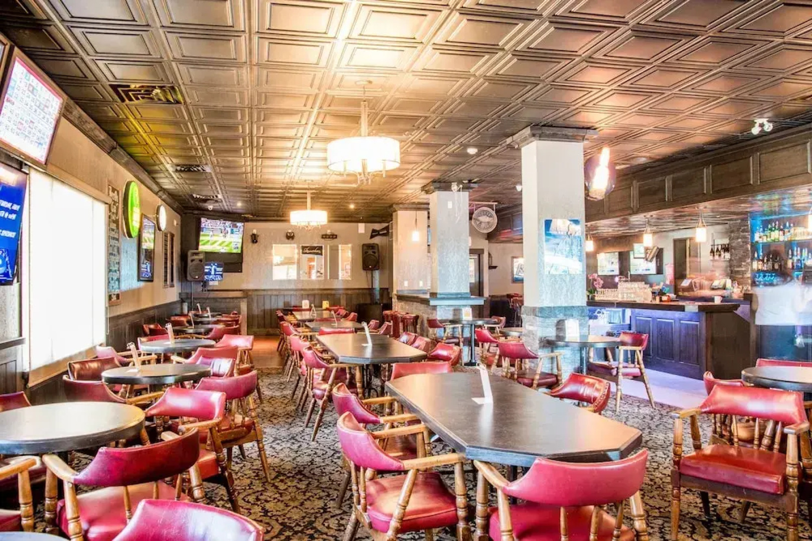 Creston Hotel & Suites