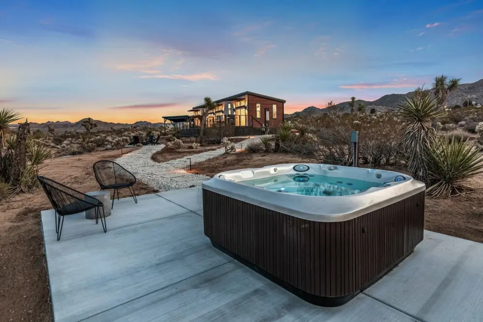 Sagebrush Bungalow - Modern Retreat W/hot Tub, Fire Pit And Bbq! 2 Bedroom Home by RedAwning