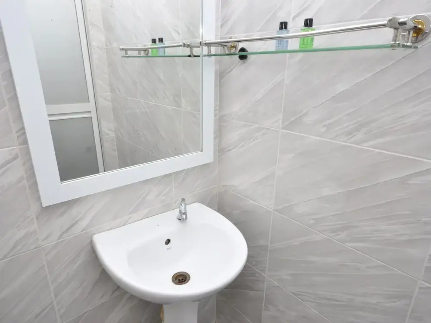 OYO 886 ADA Hotel & Apartment