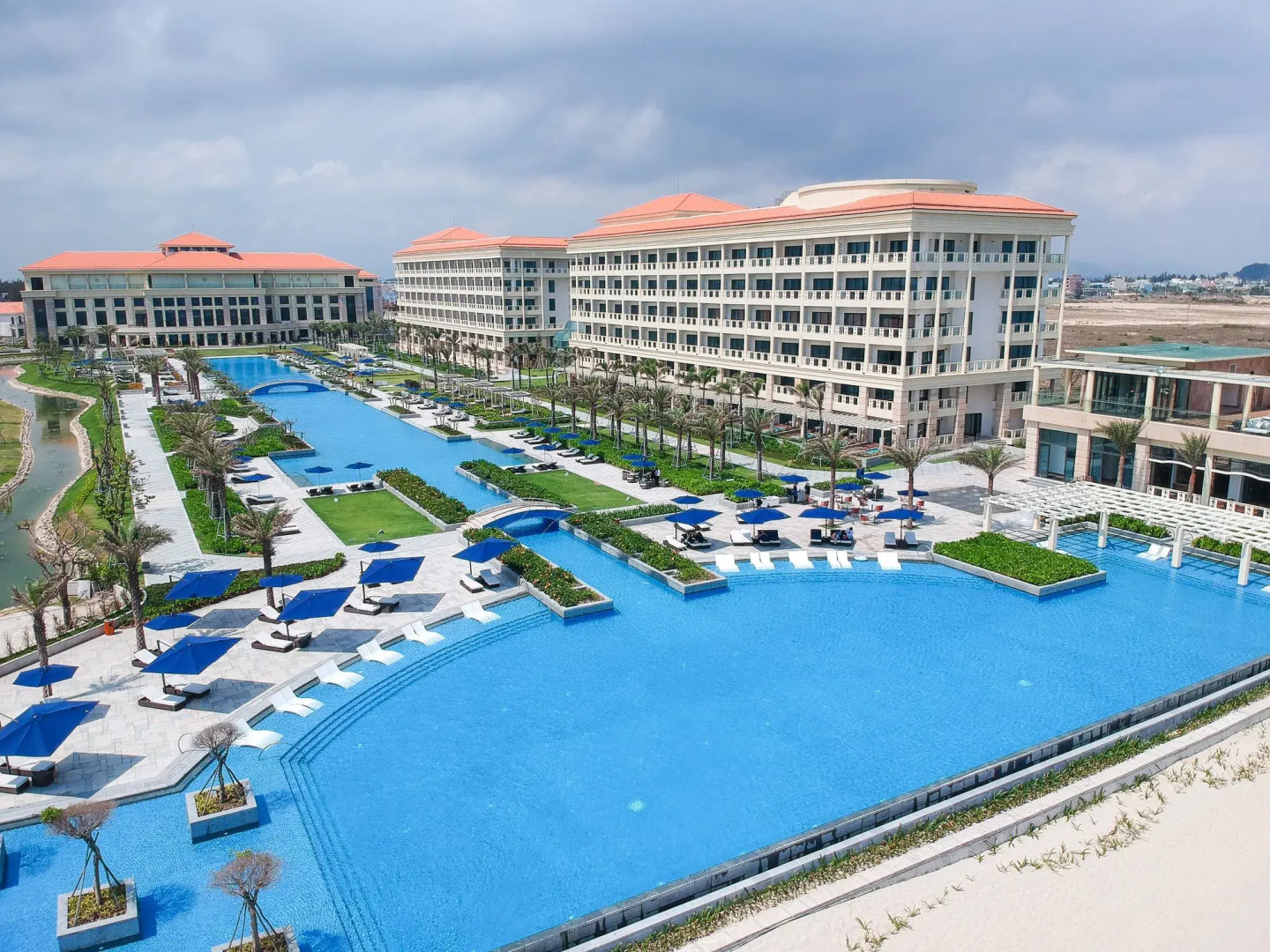 Sheraton Grand Danang Beach Resort & Spa