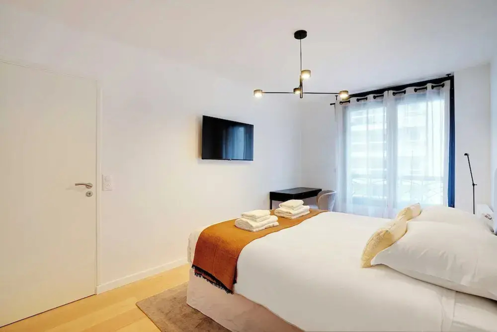 Sleek Apartment in Levallois-perret