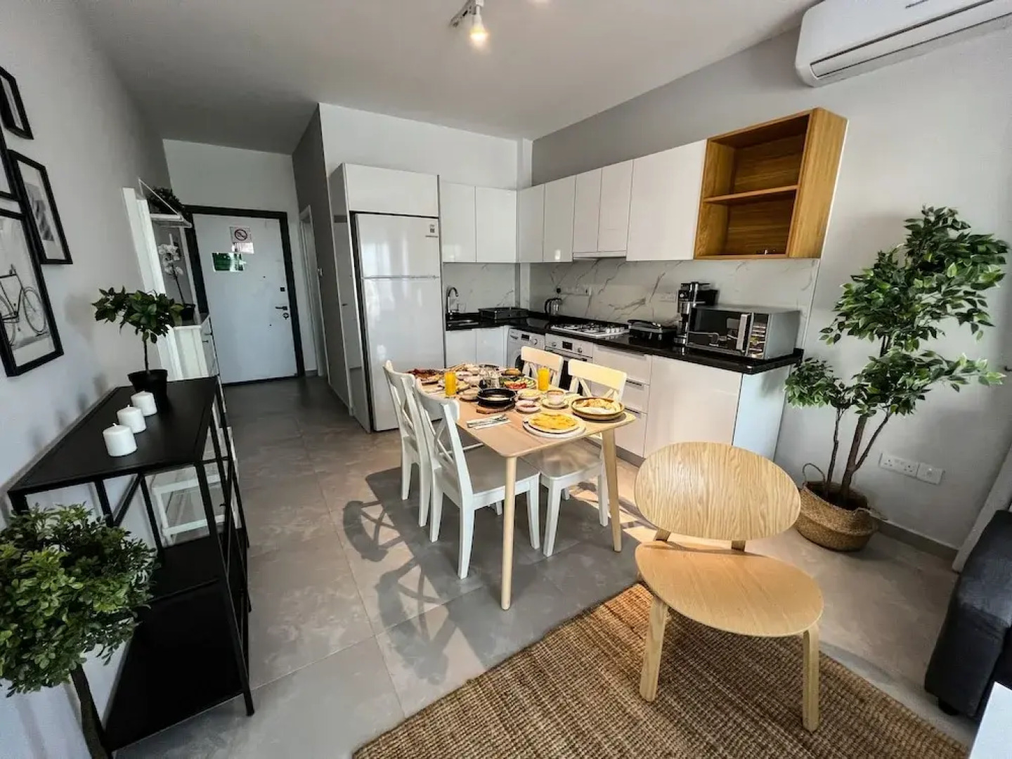 Iona Pool Apartments