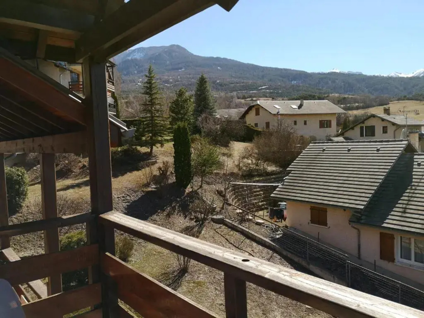 Appart T4 72m2 à Baratier entre les Orres et Embrun à coté du lac de Serre Ponçon.