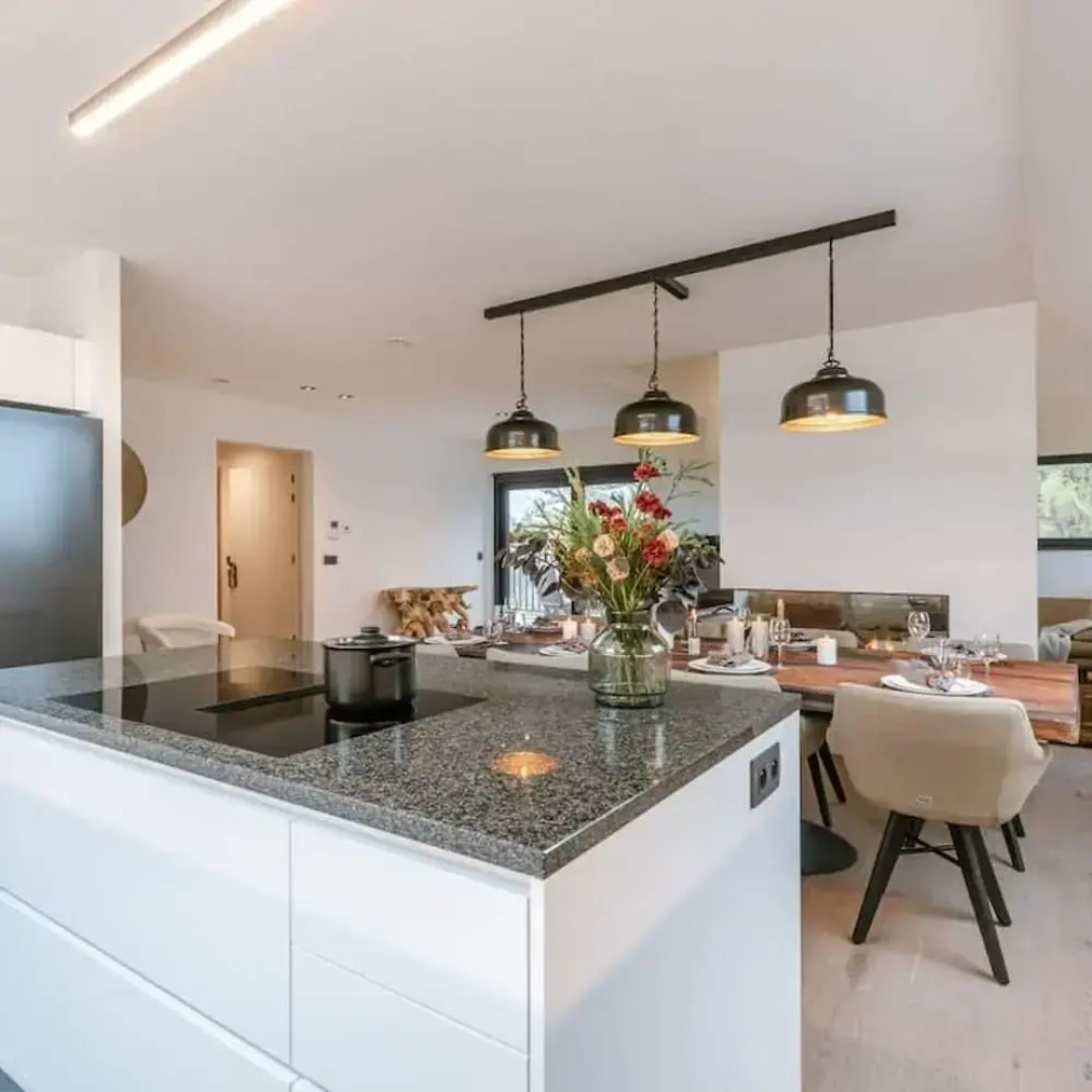 Luxurious Apartment With Parking