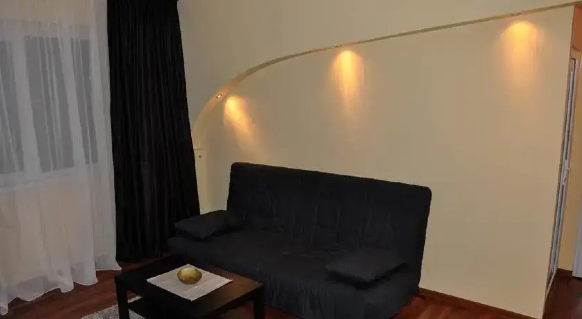 Charming Central Apartment Ploiesti