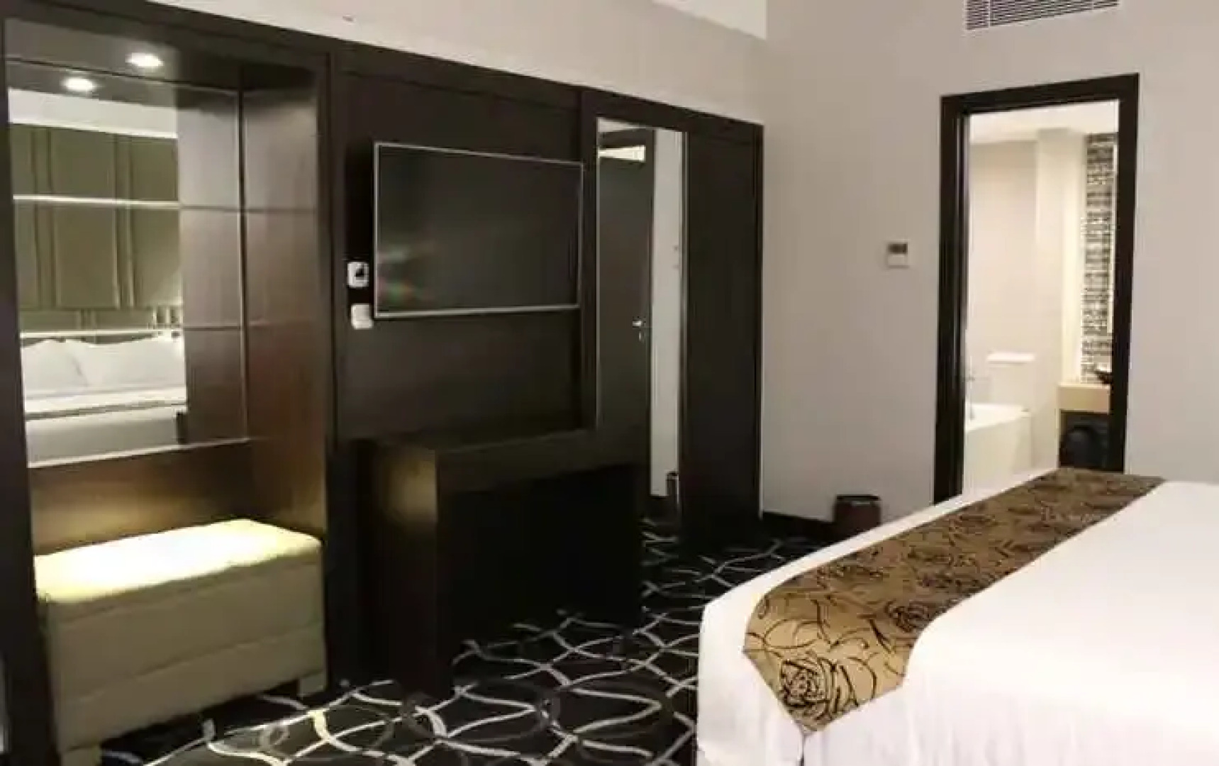 Grand Royal Denai Hotel