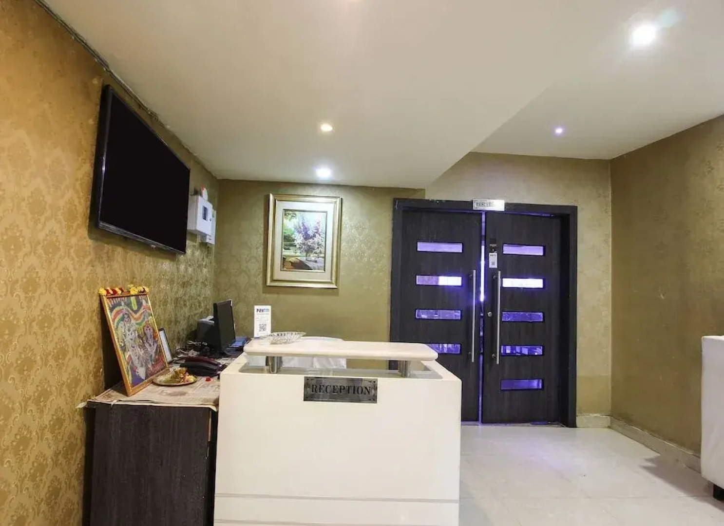 OYO 22737 Chandra Grand Hotel