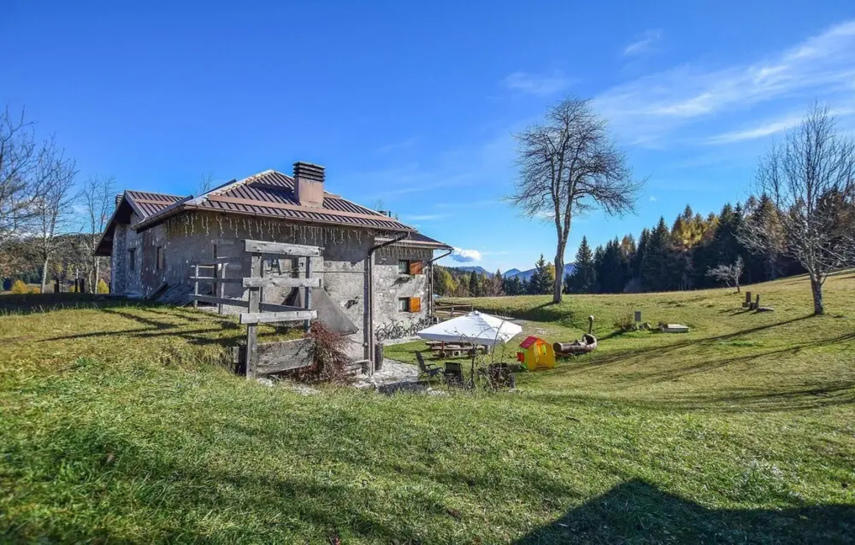 Awesome Home in Castello Tesino With 4 Bedrooms and Wifi