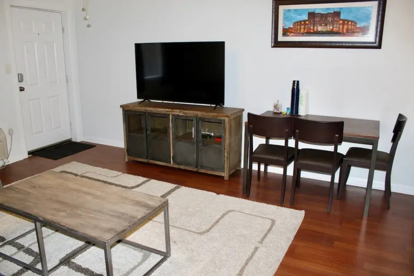 Excellent Location! On Campus Studio Sleeps 4