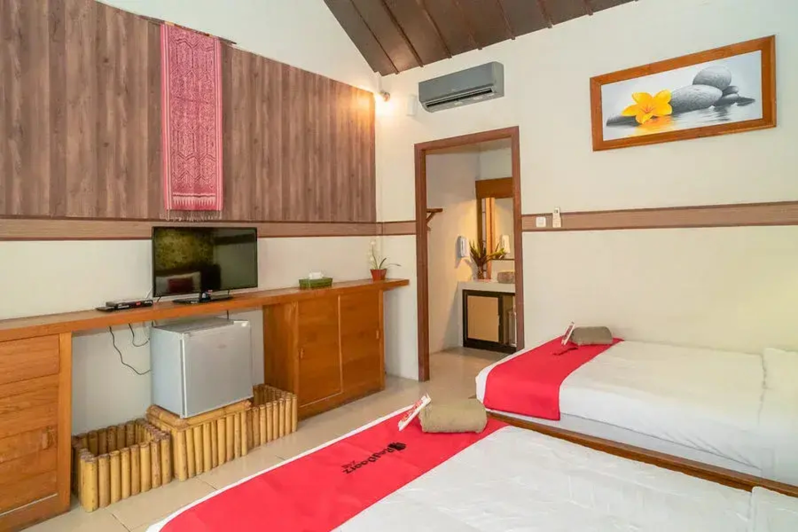 RedDoorz Plus @ Raya Senggigi Lombok
