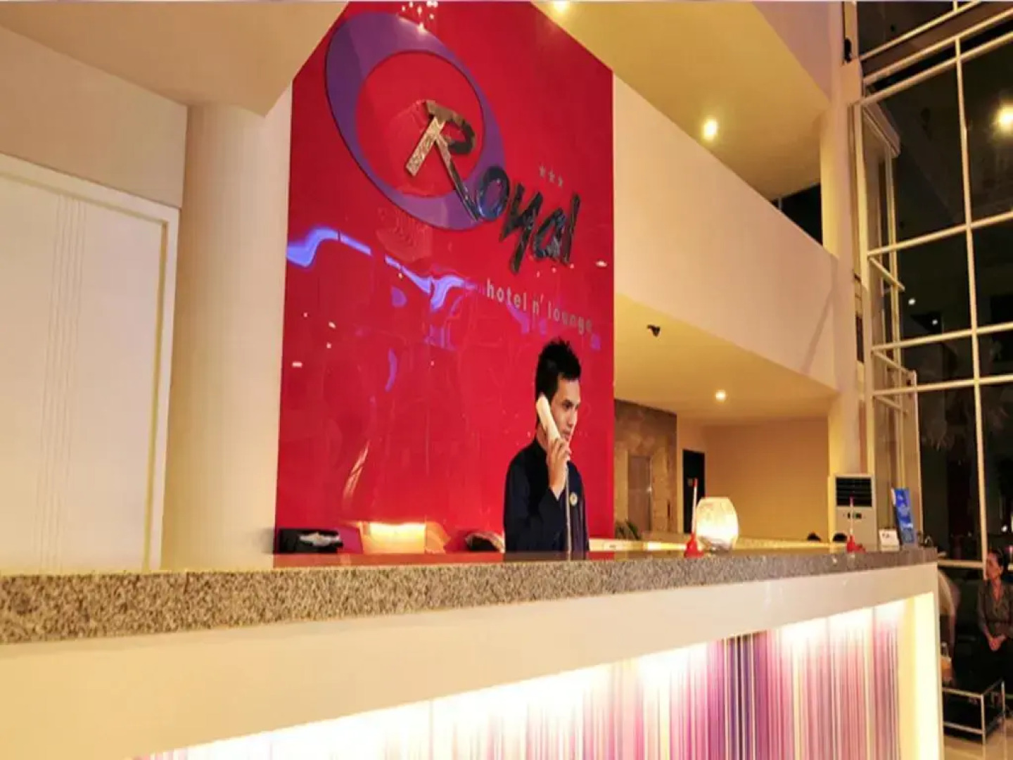 Royal Hotel n' Lounge