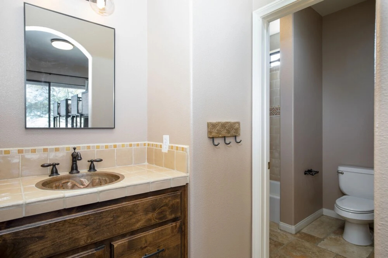 Desert Stone by Avantstay Contemporary Desert Oasis With Pool & Hot Tub