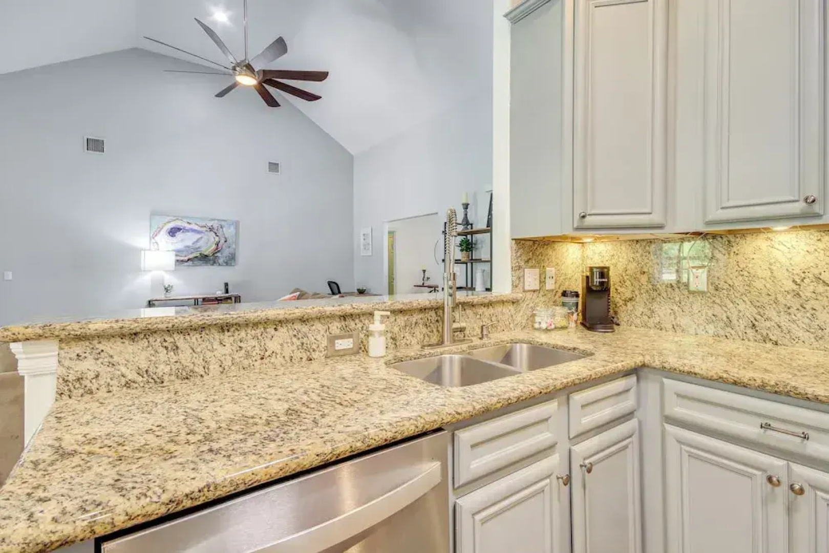 < 1 Mi to Beach - Home w/ Deck & Yard in Waveland!