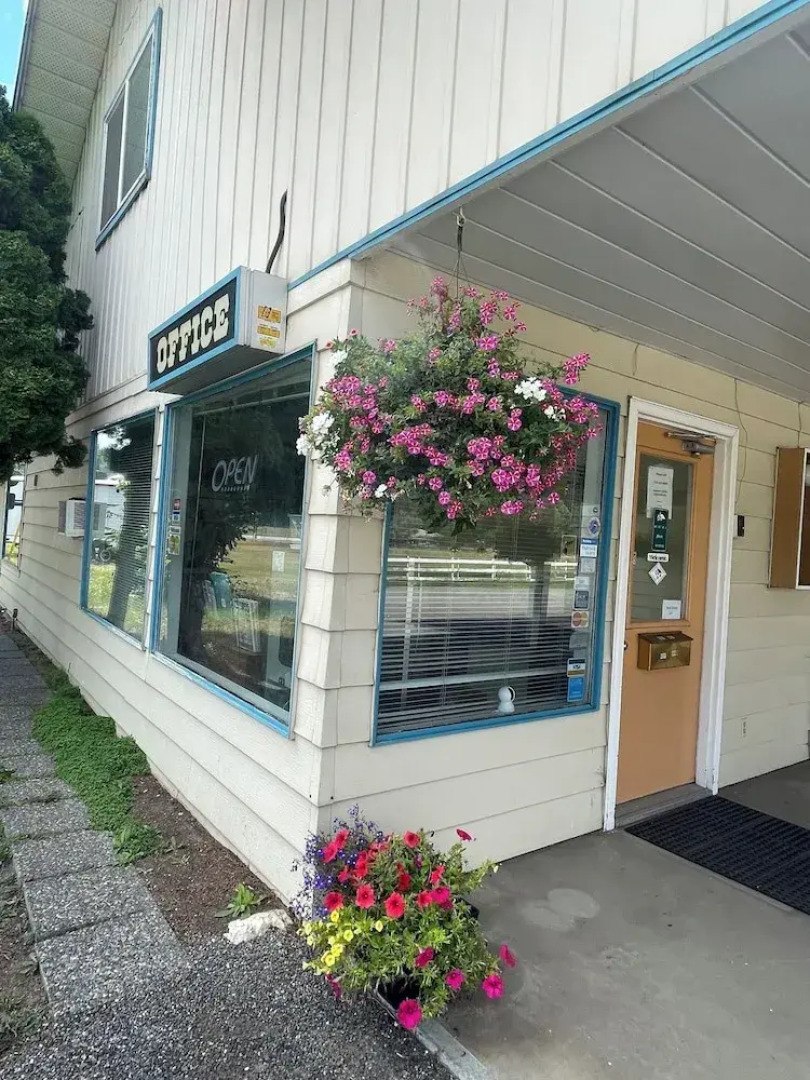 Y-5 Motel & Campground