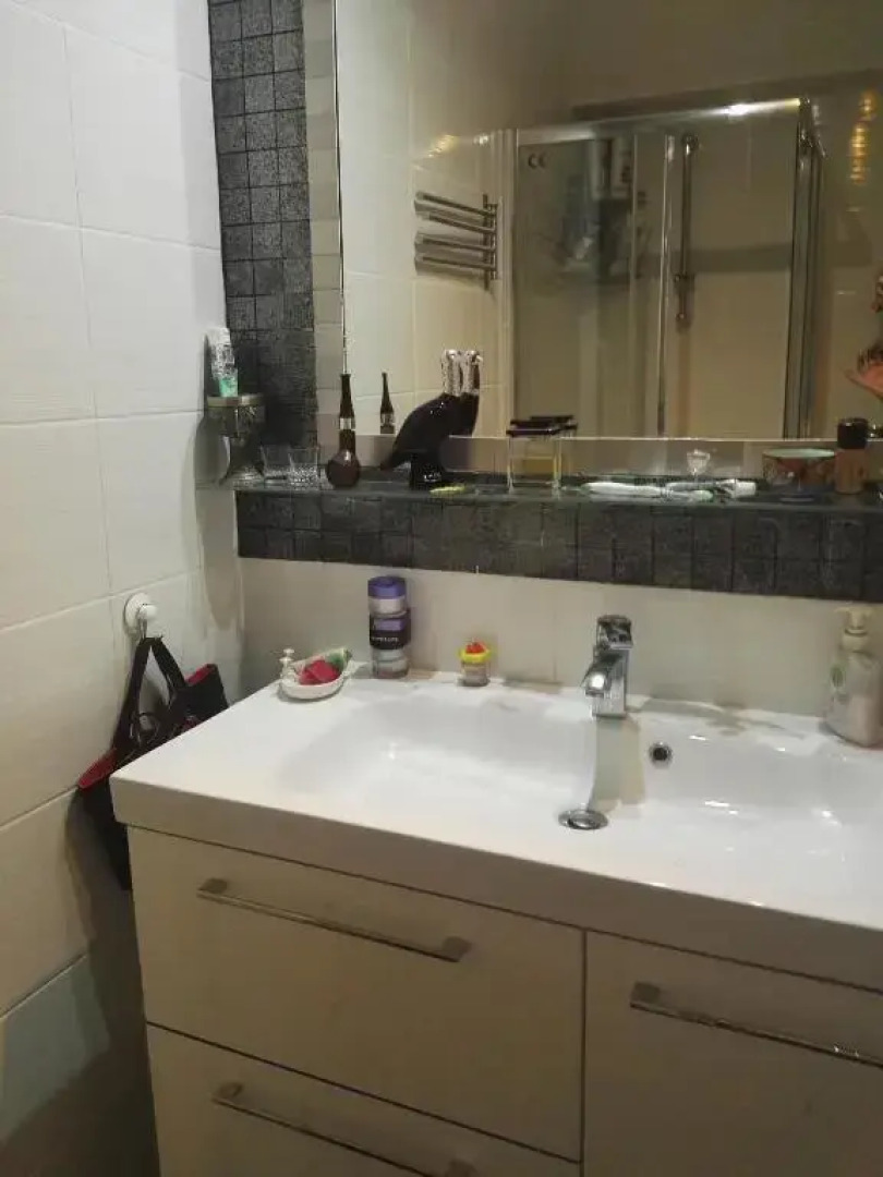 One bedroom apartment new with large living room