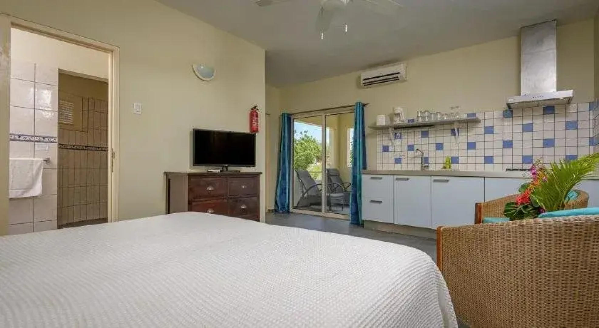 Bonaire Luxury Suites by VRHost