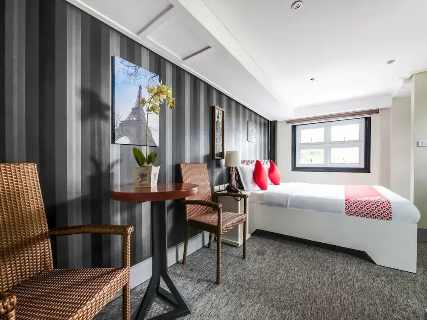 Vaccinated Staff - Capital O 492 Sunset View Ridge Residences