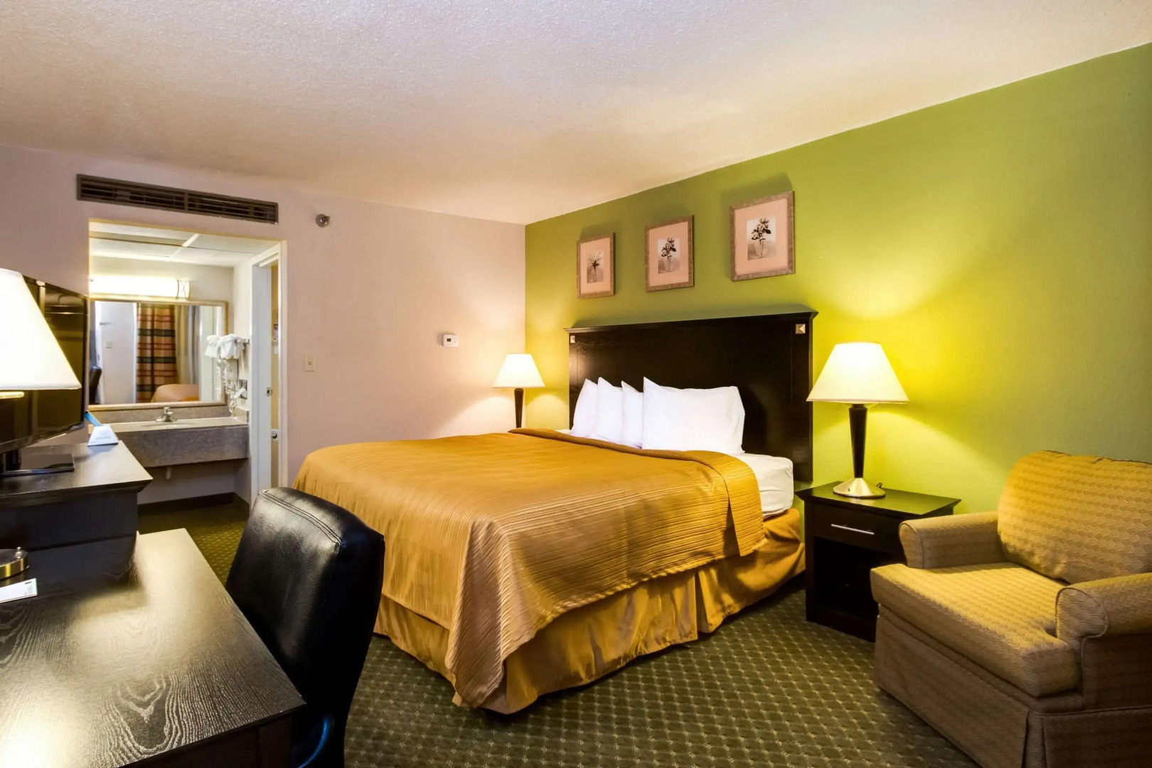 Quality Inn & Suites Moline - Quad Cities