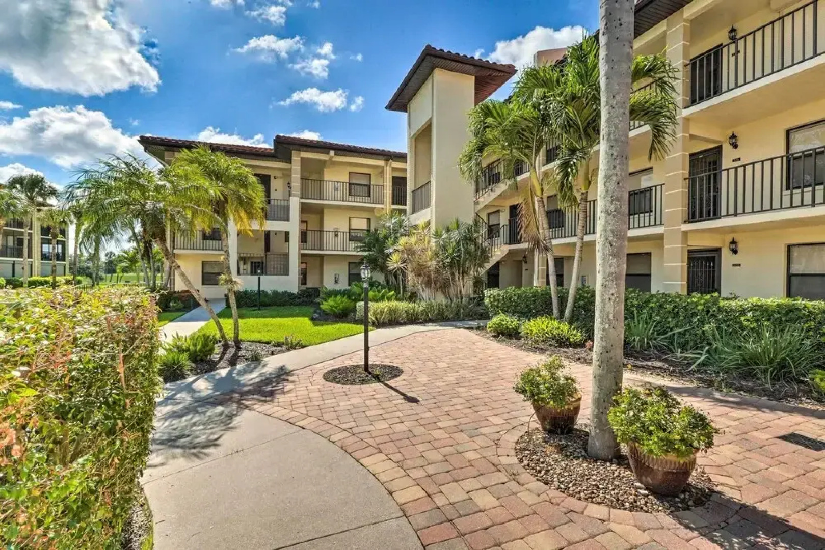 Stylish Fort Myers Condo ~ 2 Mi to Beaches!