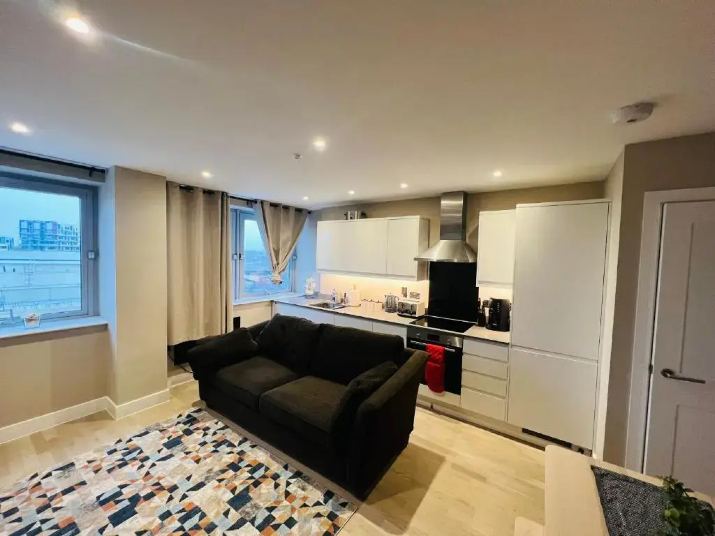 Sunset Shore, City Centre, 2 Bed Apt, Free Parking