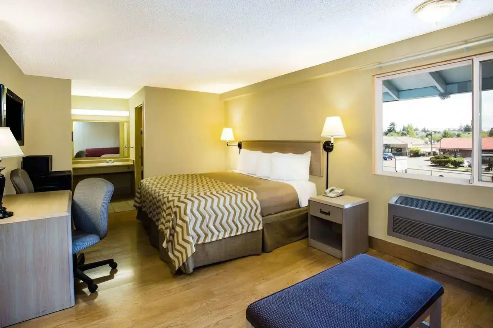 Travelodge by Wyndham Tacoma Near McChord AFB