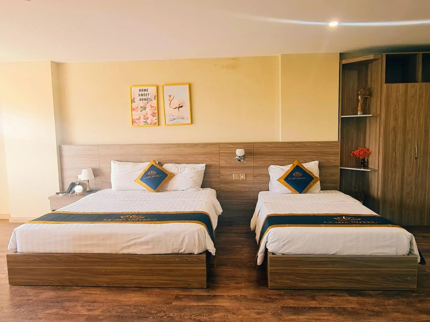 La Mia Lakeview Hotel