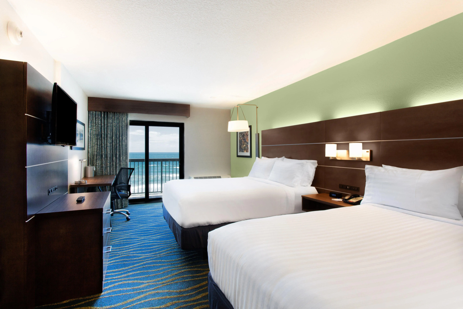 Holiday Inn Express & Suites Oceanfront by IHG