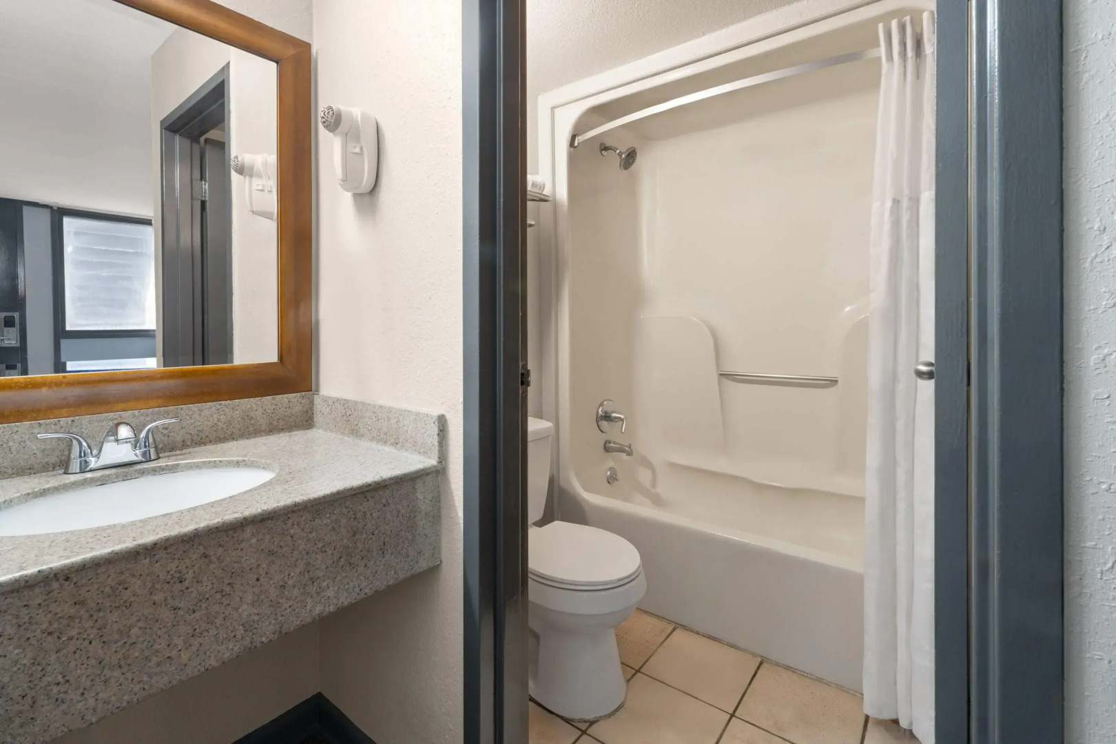 Days Inn by Wyndham College Park Airport Best Road