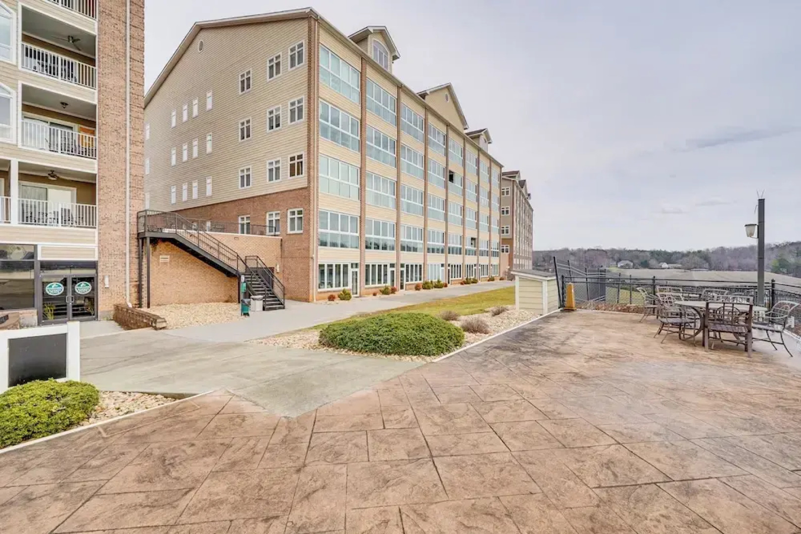 Smith Mountain Lake Condo w/ Pool Access