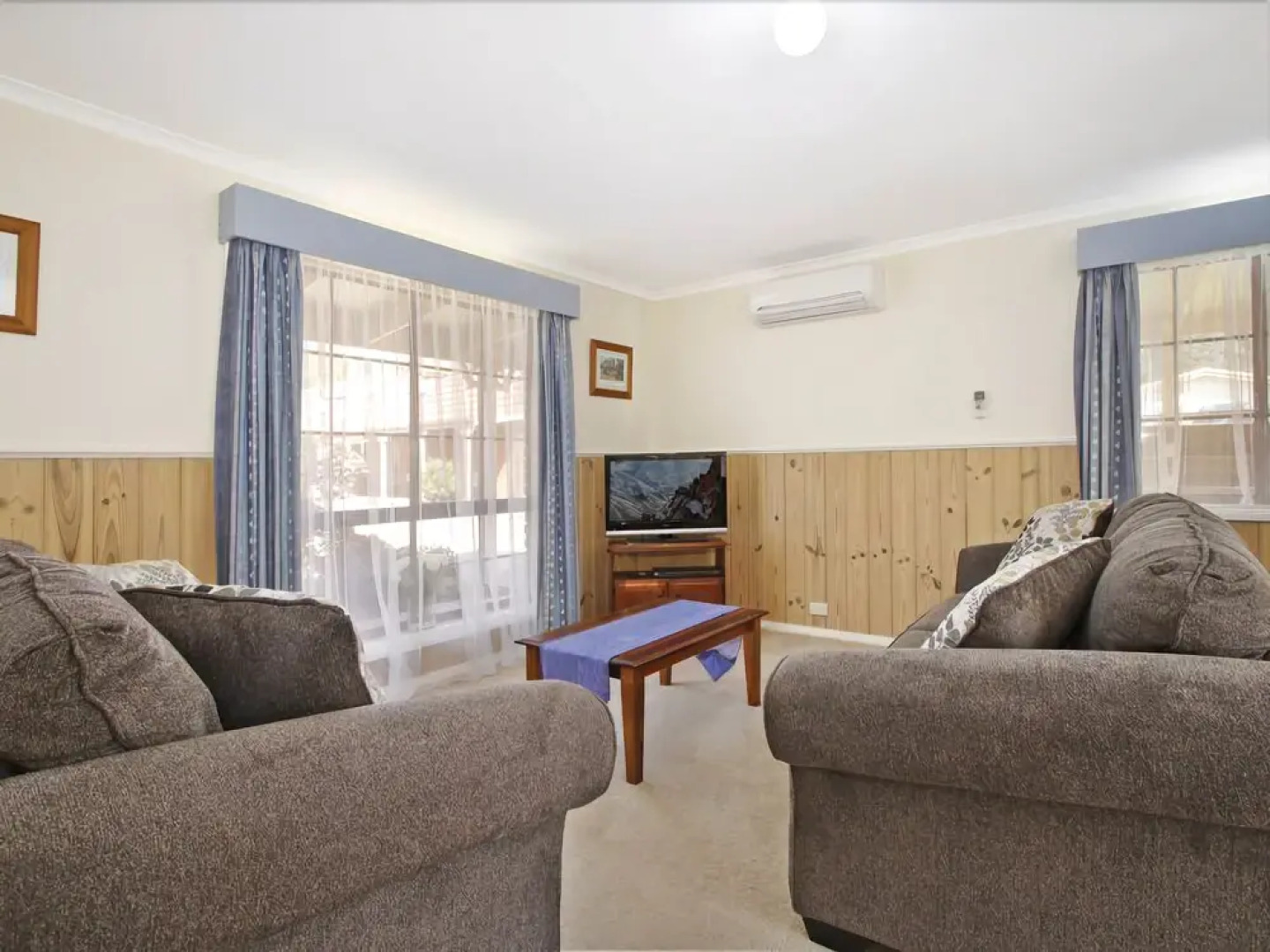 Cedar Cottage - Tudor Village