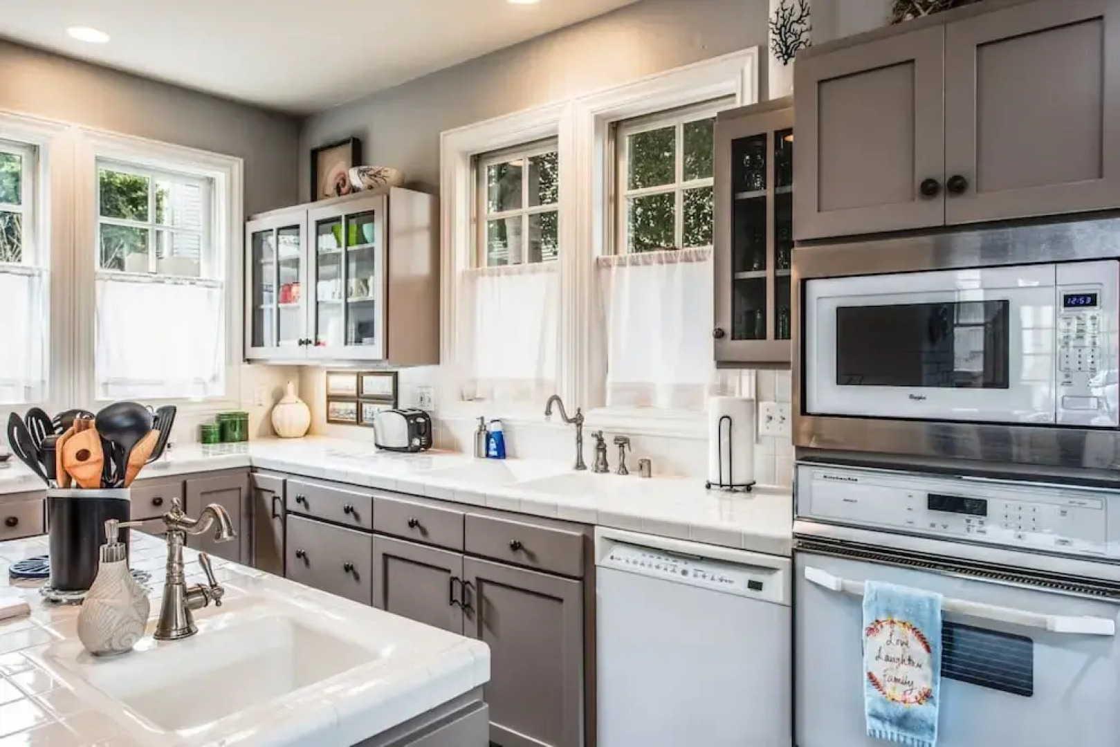 3703 La Gloria Cottage-by-the-Sea