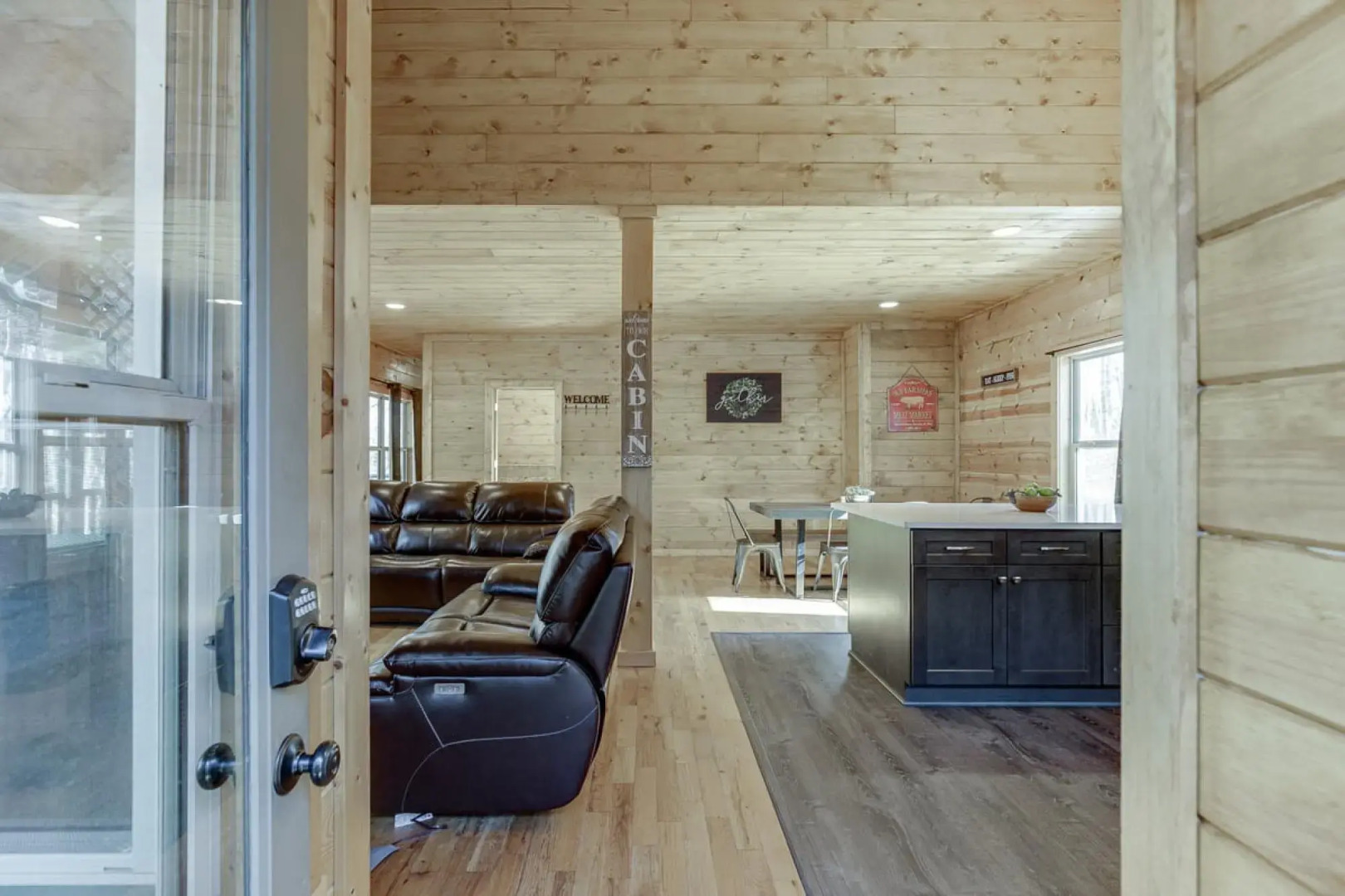 Escape in Cleveland with 2 bedrooms and 2 bathrooms