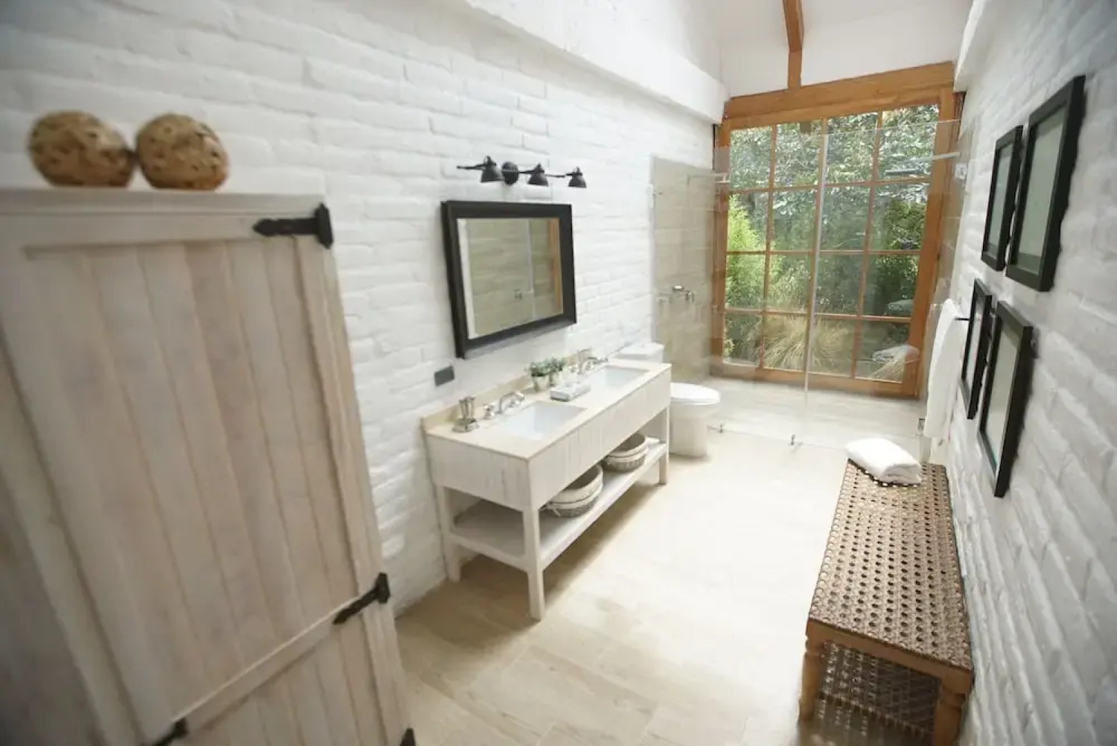 Quito Polo Club S.A - Airport Area