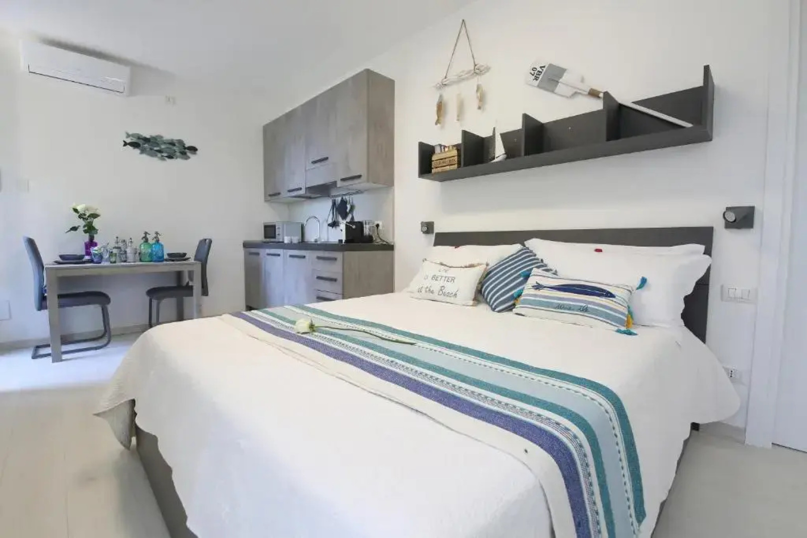 Apartment A lago, private beach and parking