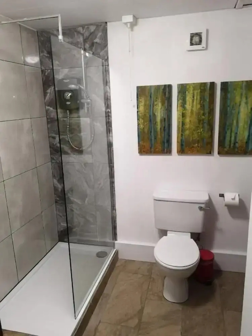 Wren 5-Hot Tub-Woodland Lodges-Pembrokshire-Tenby