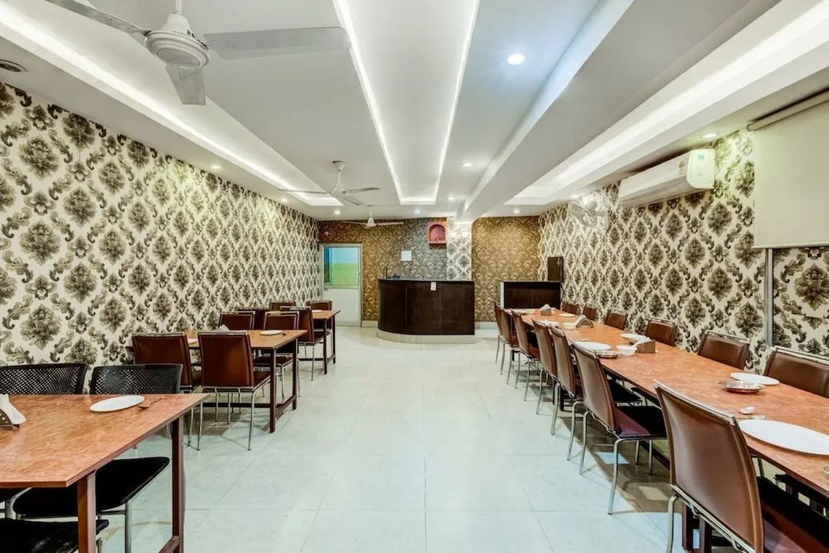 OYO Flagship 14008 Hotel The Avenue