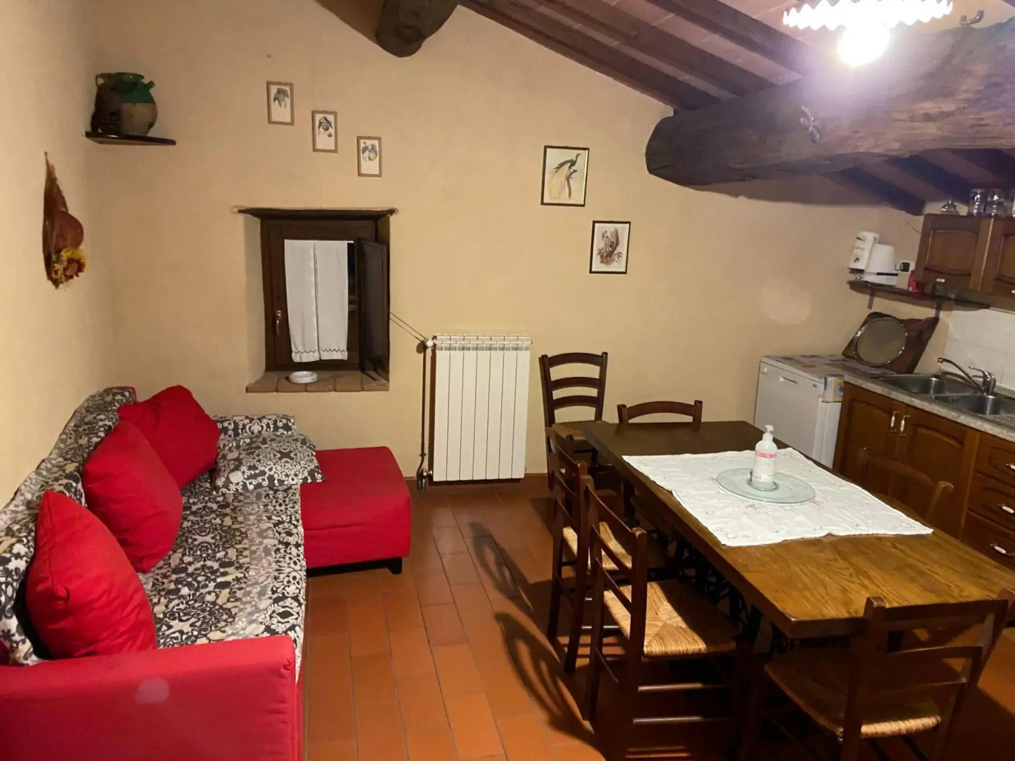 Graceful Cottage in Vergemoli with Private Fenced Garden