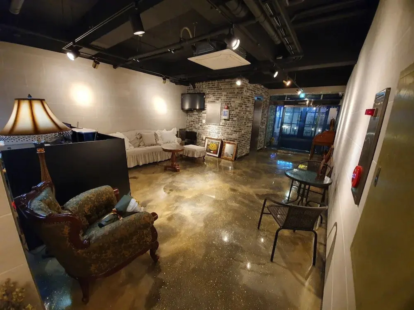 Vallas Hotel & Guest house