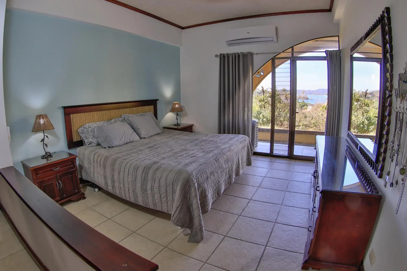 5mins to Marina-oceanview-full Kitchen-pool-ac-gym Presidential Suites 4