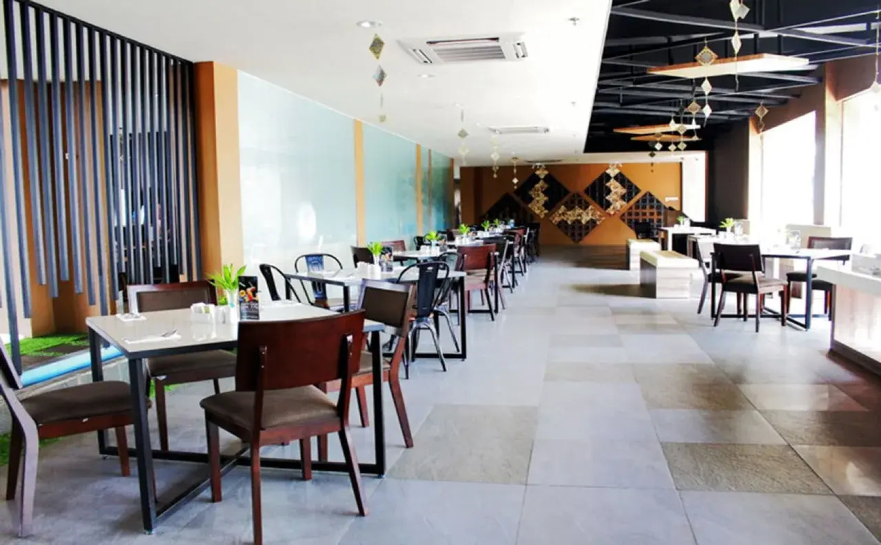 Front One Akshaya Hotel Karawang