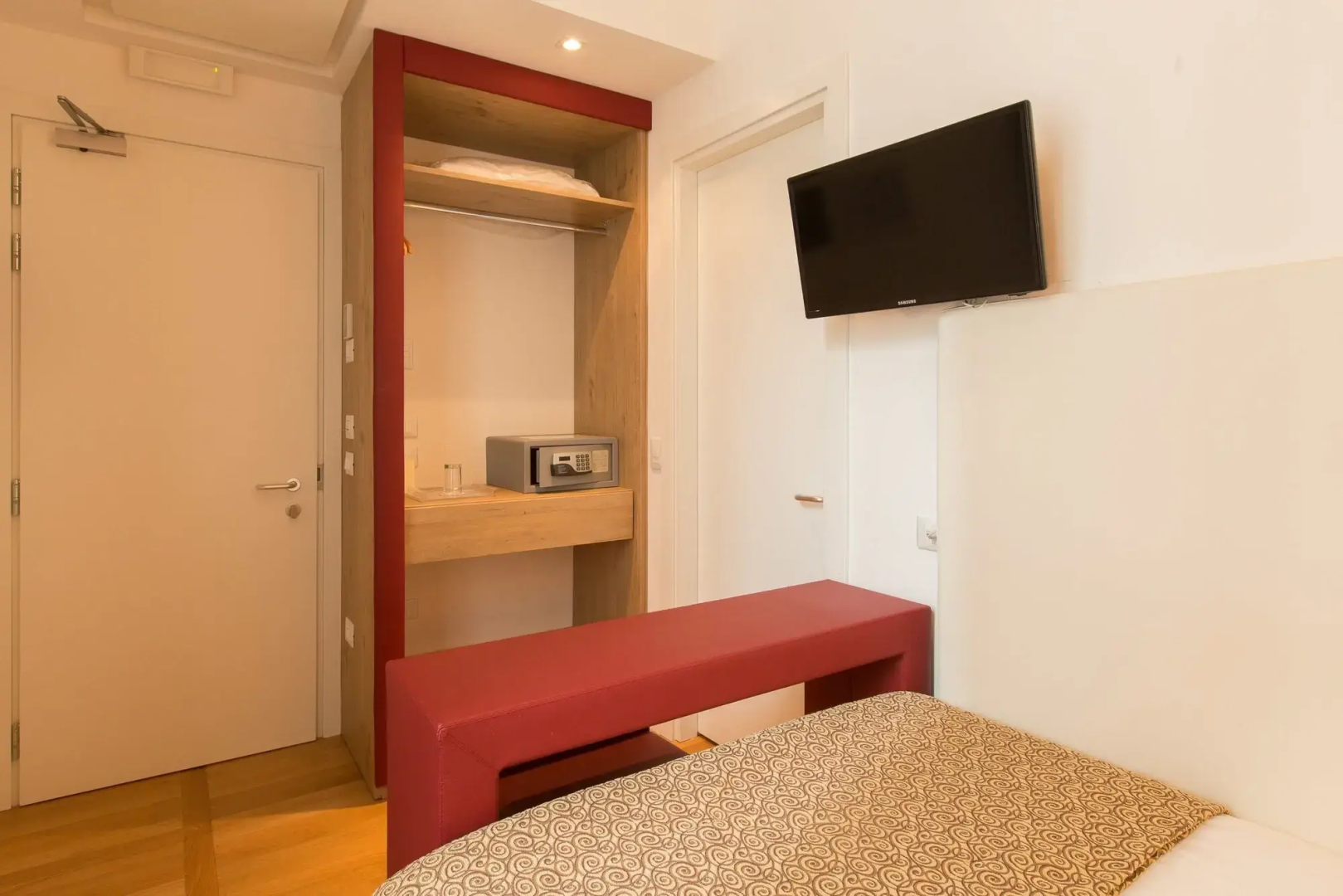 Floris Hotel