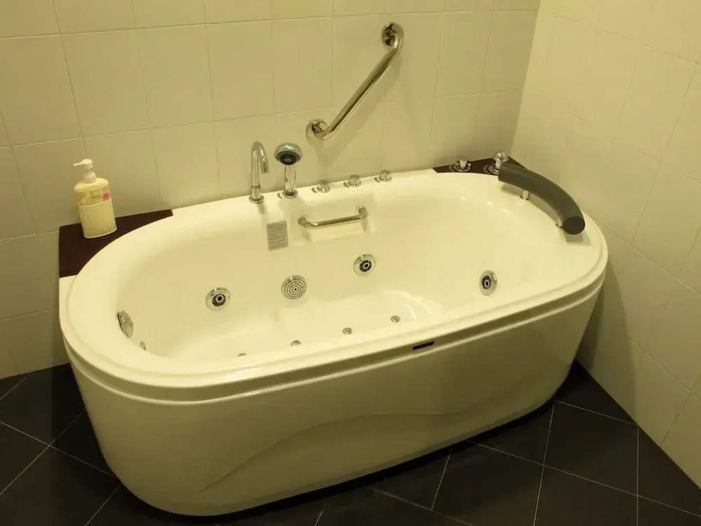 Eight Days Boutique Hotel Permas Jaya