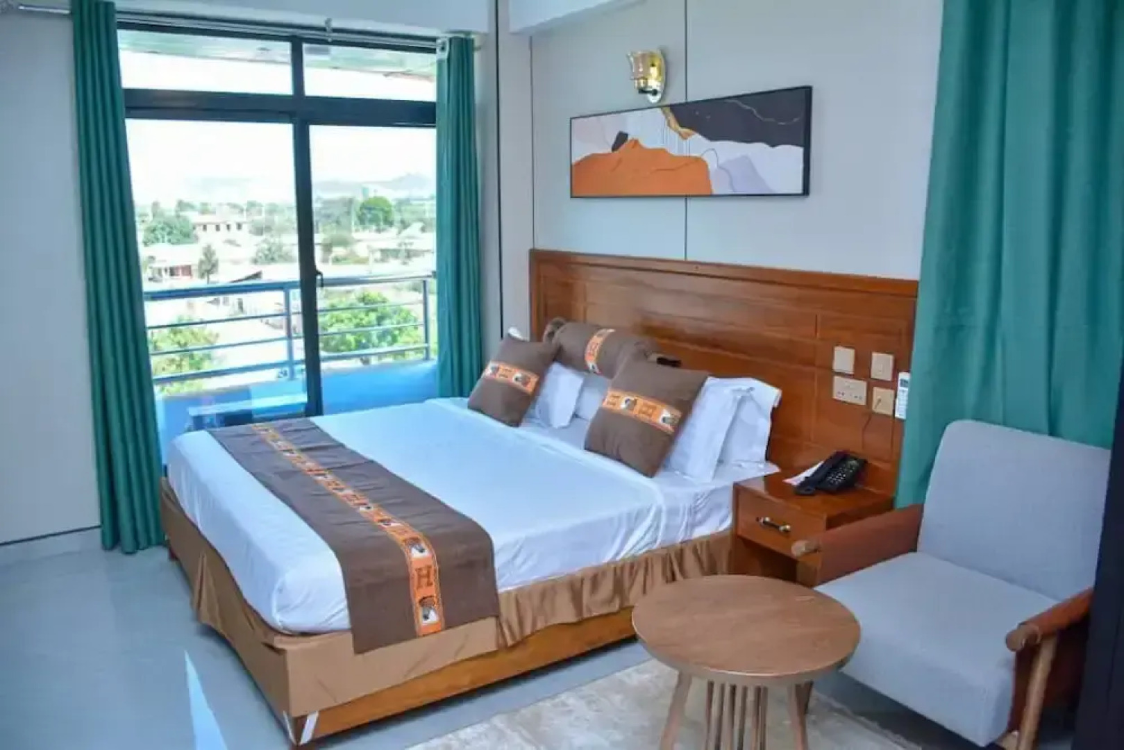 Unique Royal Hotel And Suites