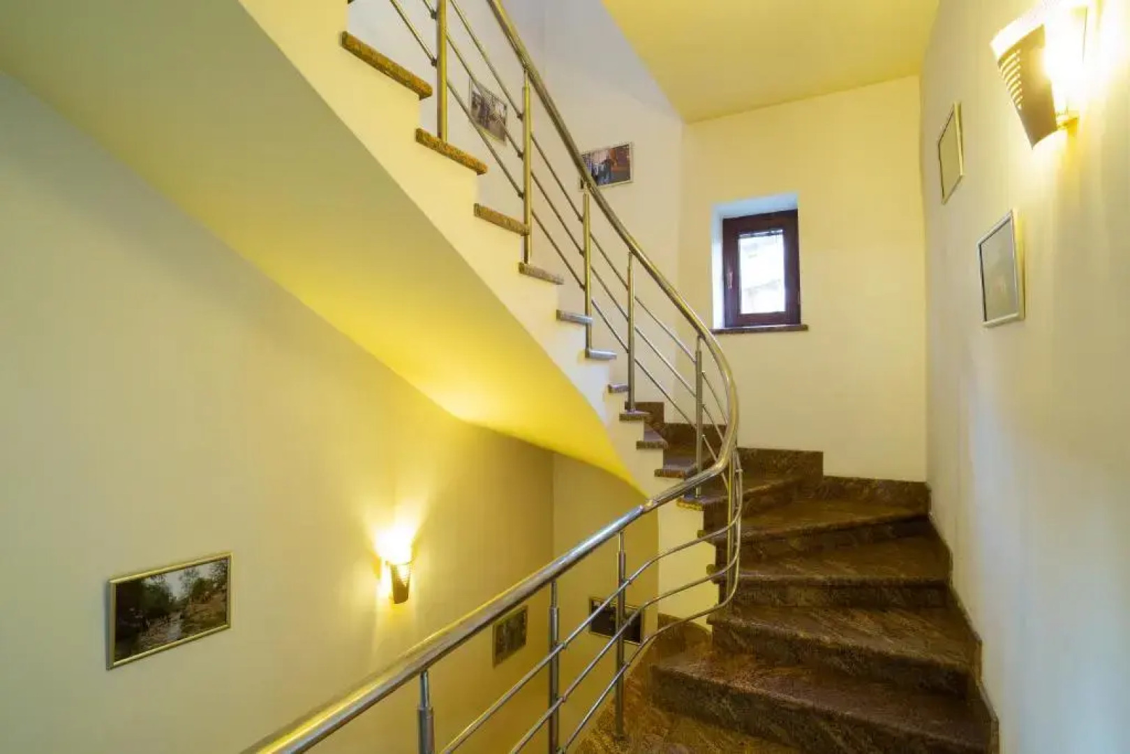 Сити Отель (City Hotel)