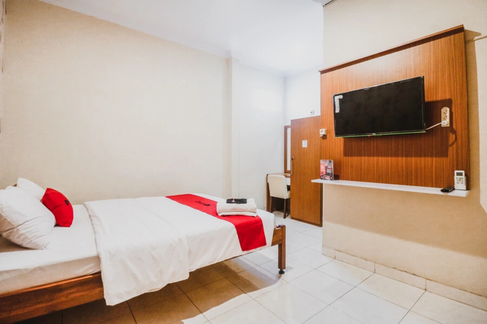 RedDoorz Plus @ Jalan Parangtritis 2